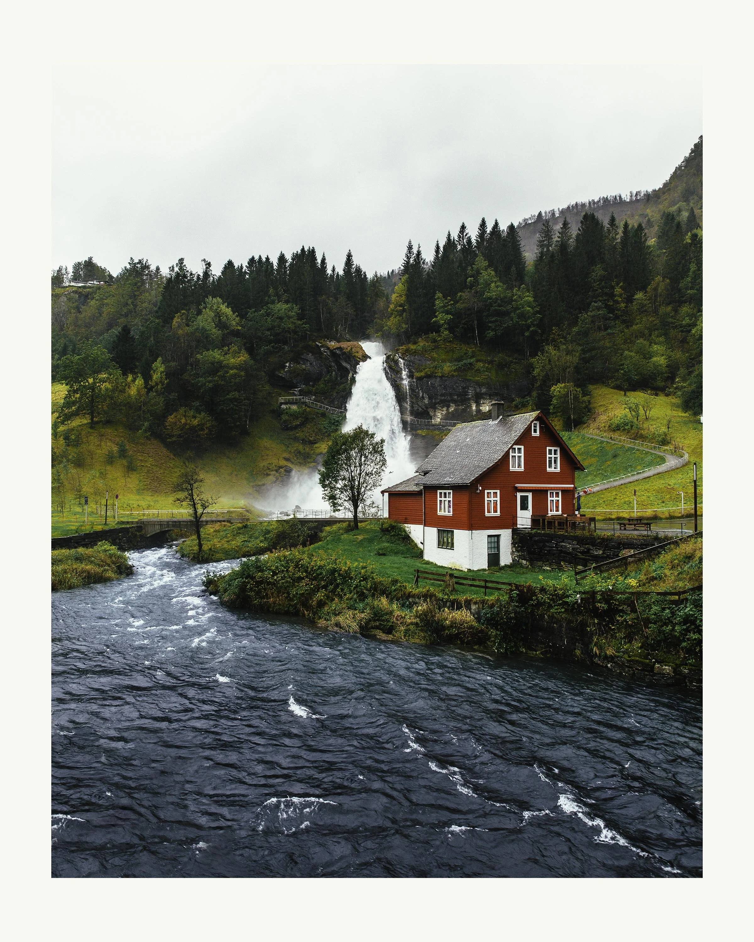 Steindalsfossen 8x10.jpg