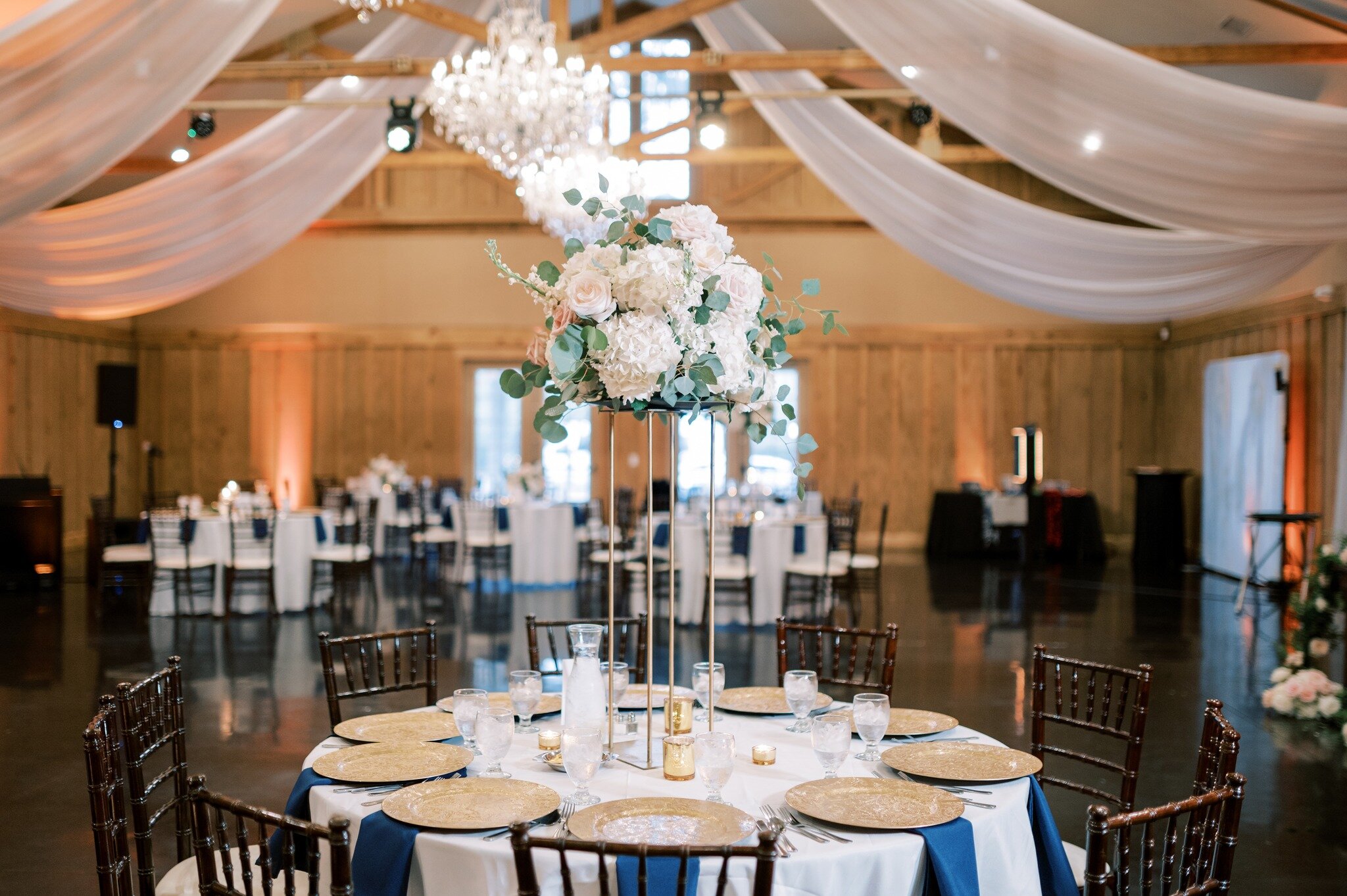 Bowing Oaks is your canvas &mdash; a place where dreams take shape. Customize every detail&mdash; the floral arrangements, the table linens, and the lighting &mdash; until it mirrors your unique love story.

@angelita_photo
@efscateringjax
@southernc