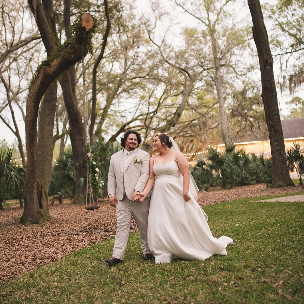 We love getting sneak peeks of beautiful wedding days! Linsey and Trent's photos and video really capture their love and the special touches they incorporated into the wedding day. We can't wait to share more! 

Photo/Video @bahia_films @naomi_jemiso