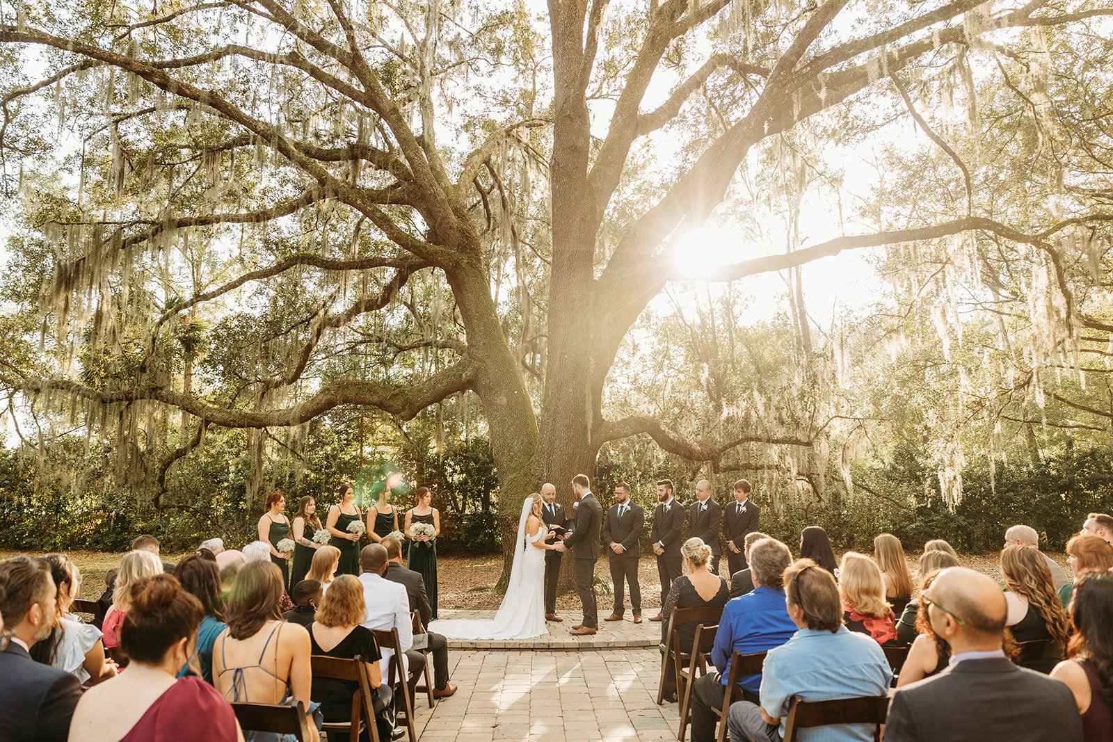 Sun shining. Birds chirping. Guest smiling. Is there any better way to begin your happily ever after?

@meagangainesphotography
@white_tie_events
@southerncharmevents
@4riverssmokehouse

#weddingday #southernwedding #bowingoaks #jacksonvillewedding #