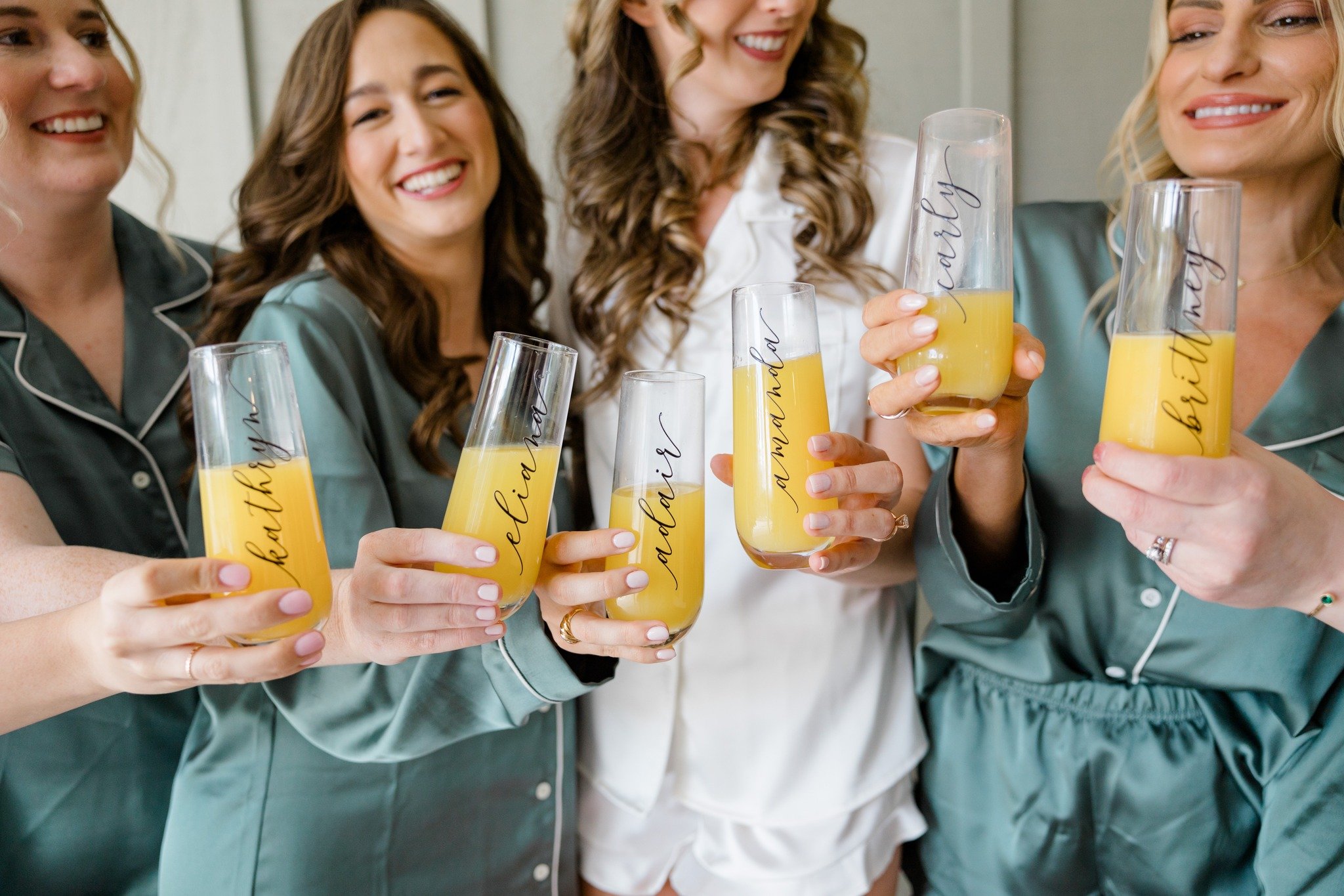 Cheers to love, laughter, and happily ever after!

📸: @dayeightstudios

#weddingday #bridalsuite #bride #brideandbridesmaids #bowingoaks #jacksonvillewedding #jacksonvilleweddingvenue