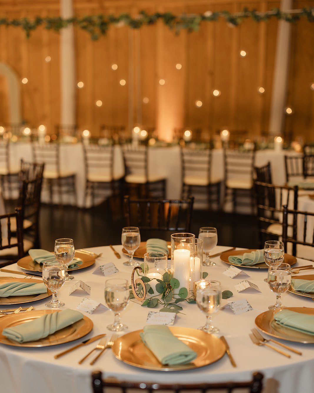 An elegant and timeline wedding reception! The combination of white, gold and green is perfect for this springtime wedding, but these colors can be used year-round!

@brookeimages
@coastalcoordinating
@biscottisjax

#weddingdetails #weddingday #bowin