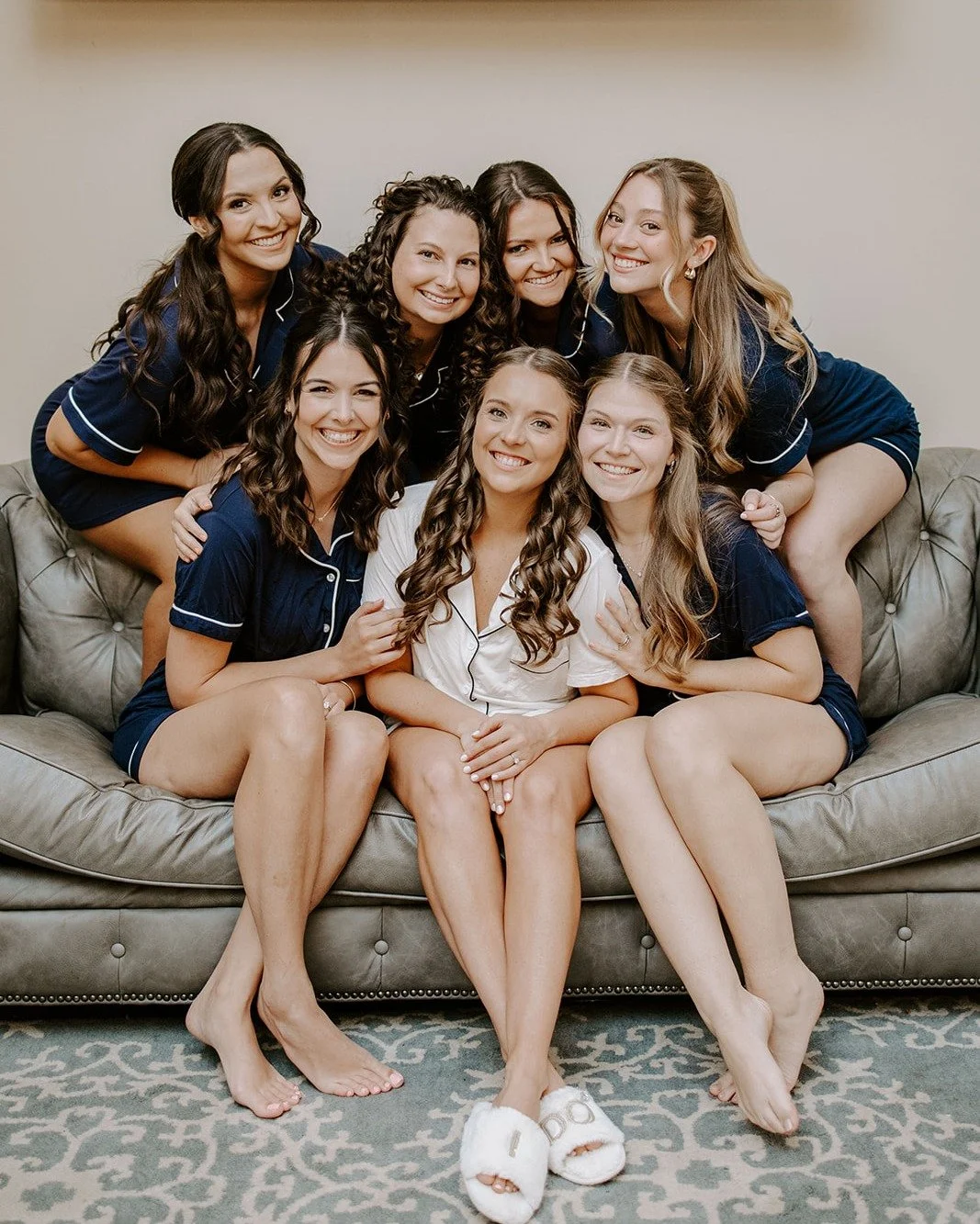 In honor of #relaxationday... a reminder that our bridal suite is the perfect place to relax with your #idocrew before the wedding festivities begin!

📸: @humble.and.grace.photo

#bowingoaks #bowingoaksweddings #bridalsuite #WeddingDayPrep #brideand