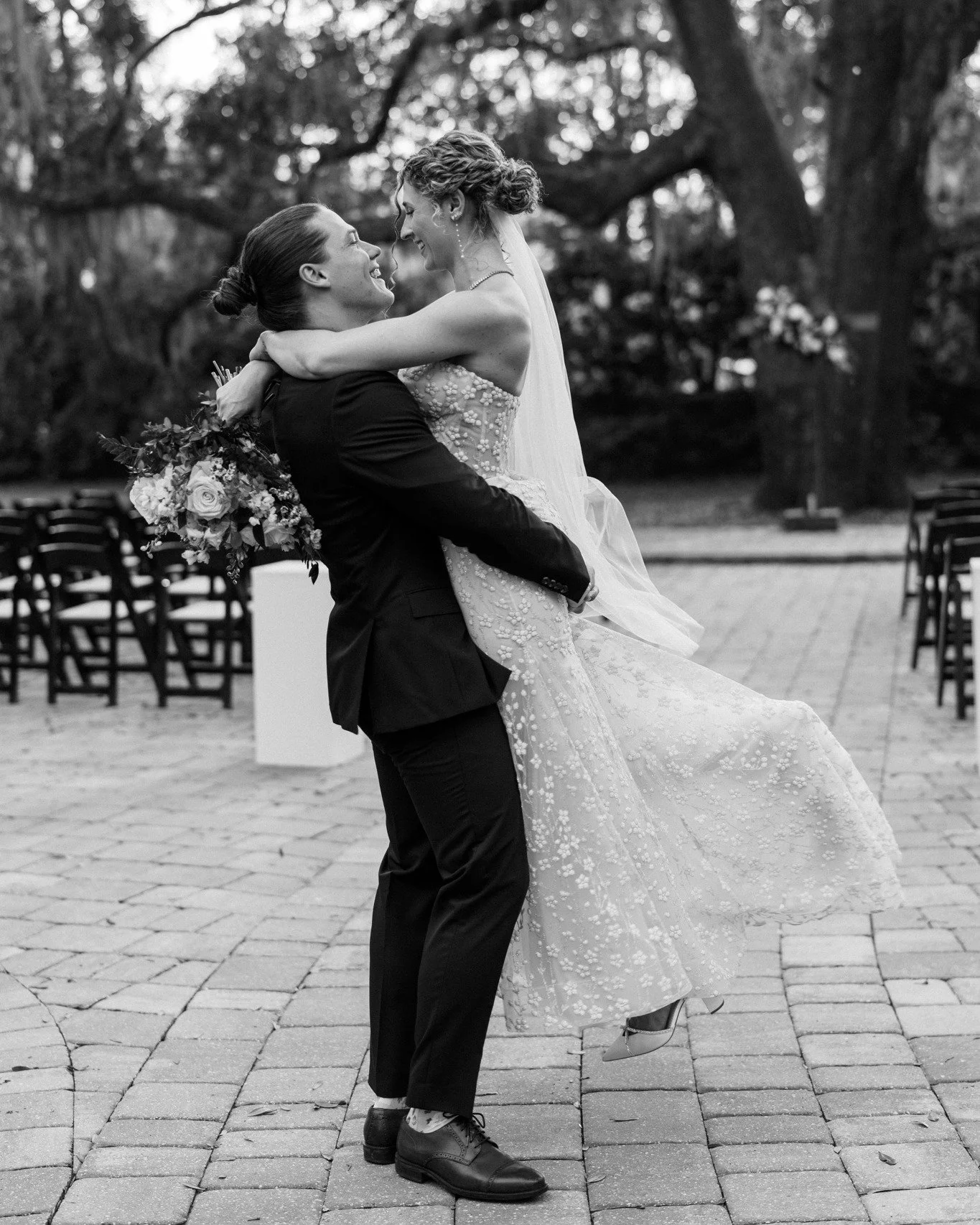 It&rsquo;s the little moments that mean the most&mdash;the laughter, the glances, the quiet joy. Your wedding day at Bowing Oaks is filled with them. 💕

@wojweddings
@swbyamanda
@sfbyamanda

#bowingoakswedding  #bowingoaks  #jacksonvilleweddings #br
