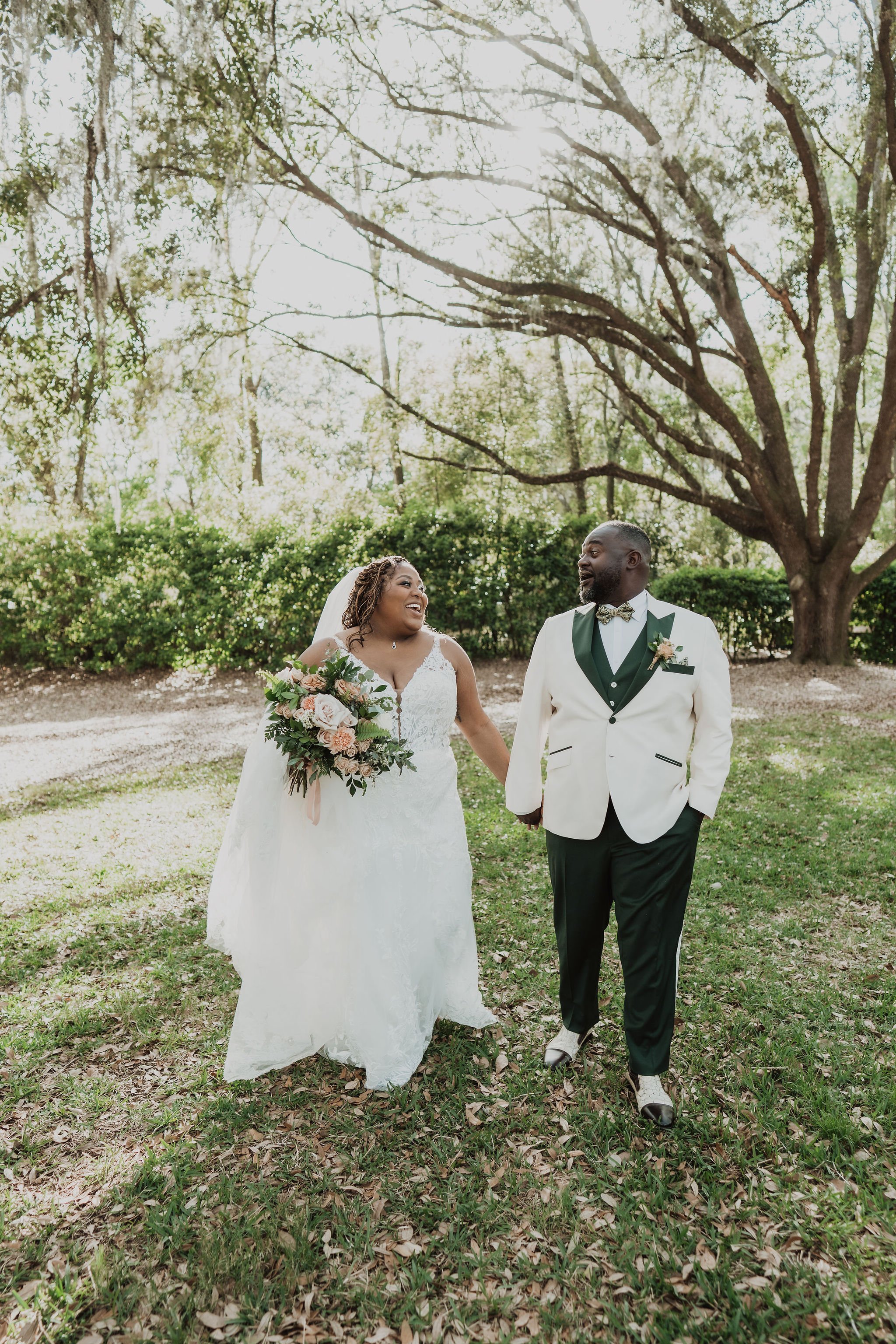Kendra&Joe-BowingOaks-423.jpg