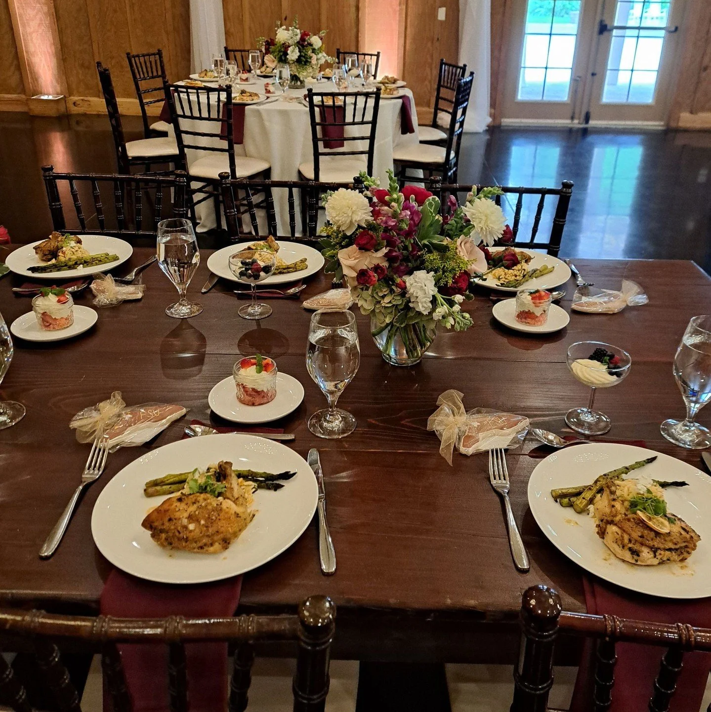Weekday luncheons made effortless!
Pre-set plated meals mean quick service, happy guests, and uninterrupted programs — all in the beautiful setting of Bowing Oaks. Our catering partners are pros at keeping your event on schedule so your presen