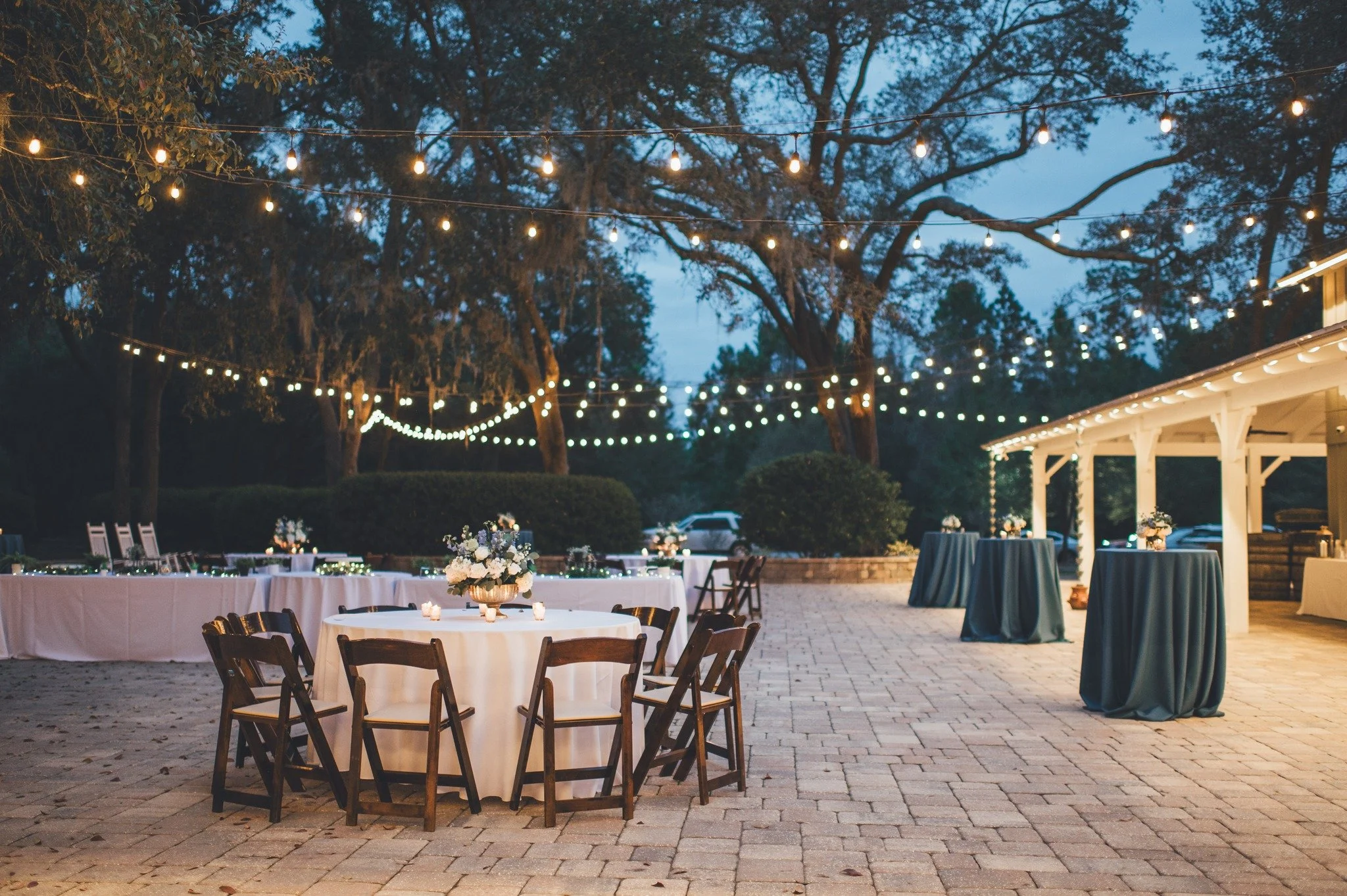 Having a blend of indoor and outdoor spaces is the perfect recipe for a successful event! The weather in Florida can be unpredictable at any time of year, so being prepared for fluctuating temperatures, rain, or even strong winds can make your event 