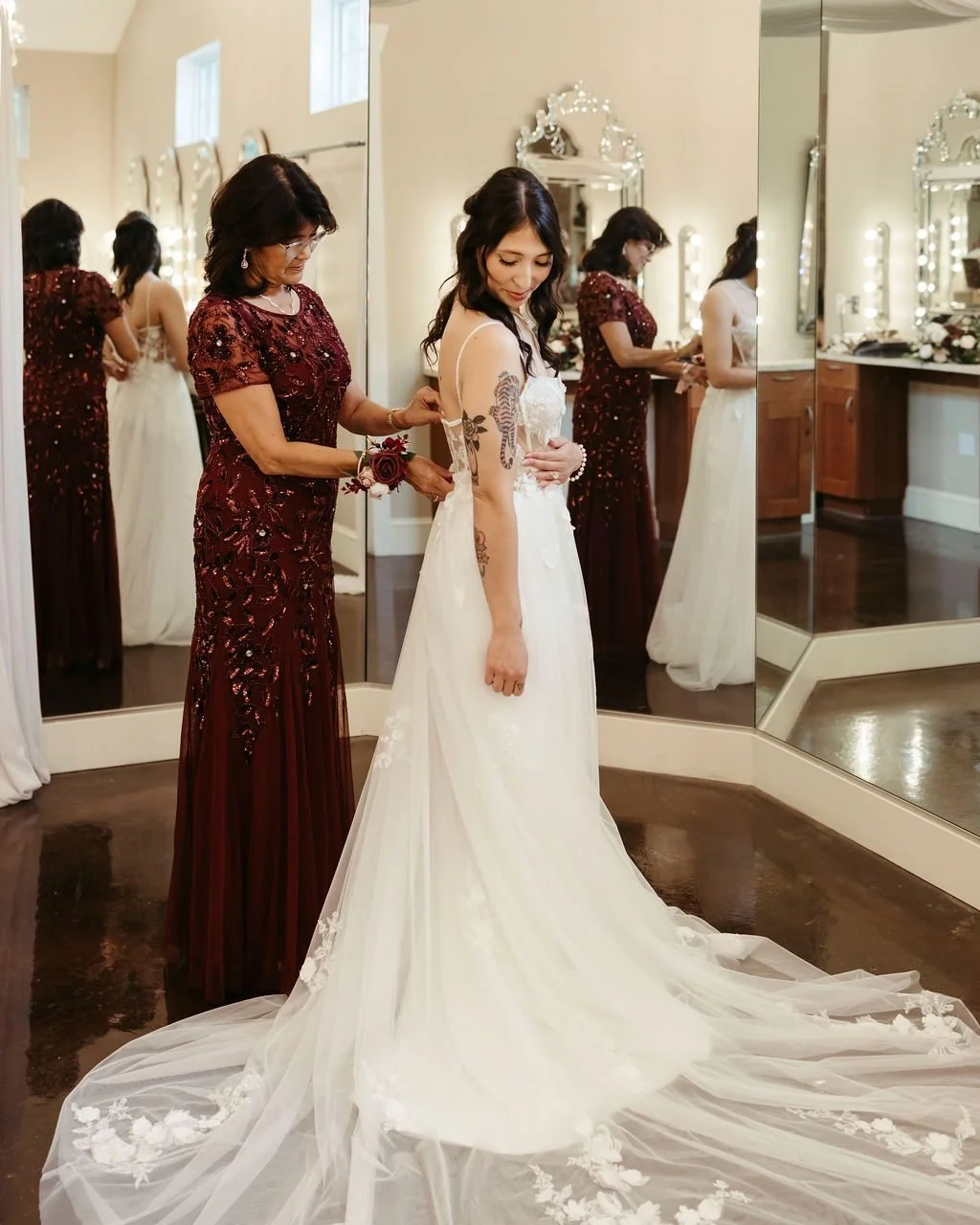 Picture perfect from every angle! 📷

The bridal suite at Bowing Oaks is designed with comfort, space, and calm in mind. With abundant mirrors, generous room to spread out, and a layout that makes getting ready feel effortless, it is the perfect plac