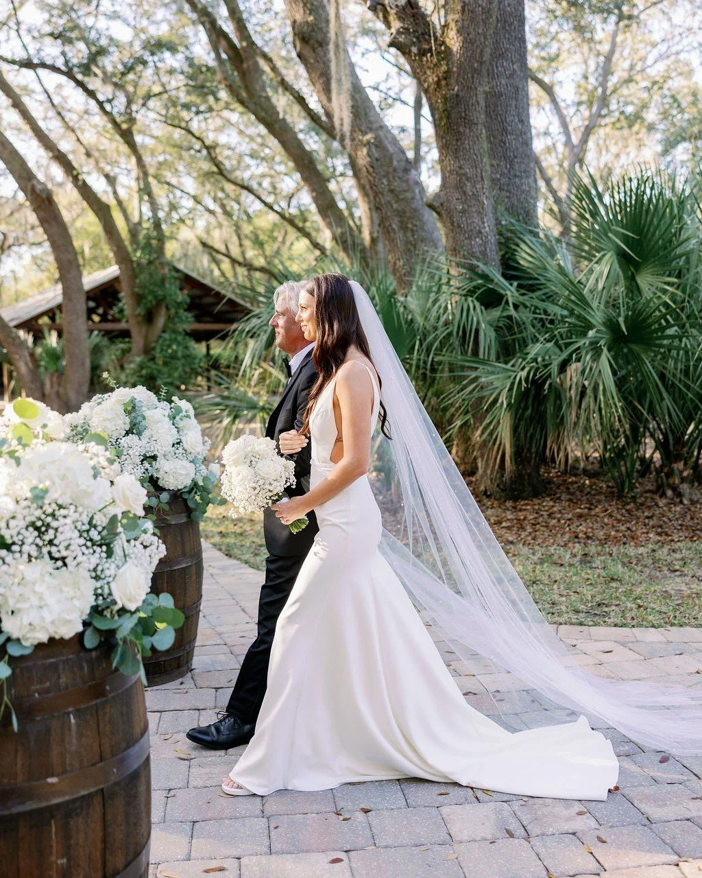 From the walk down the aisle to the vows to the happily ever after... 

These are the moments that matter most, and at Bowing Oaks, they unfold with ease. Surrounded by towering oaks and the people who know you best, each part of the day feels intent