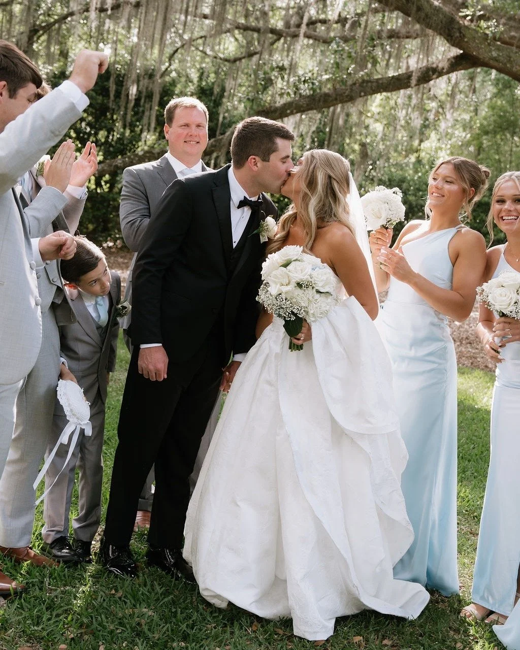 A few sneak peeks from K&amp;C's Spring wedding at Bowing Oaks!

Spring at Bowing Oaks feels like everything coming back to life. The oak trees grow fuller, the gardens begin to bloom, and the entire property takes on a fresh, romantic atmosphere tha