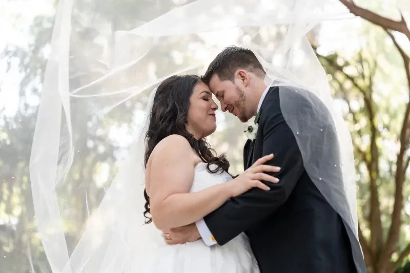 Some of the most beautiful wedding photos don't need an elaborate backdrop. They simply need the right setting.

At Bowing Oaks, towering oak trees, graceful Spanish moss, and lush natural surroundings create a timeless backdrop for every embrace, ev