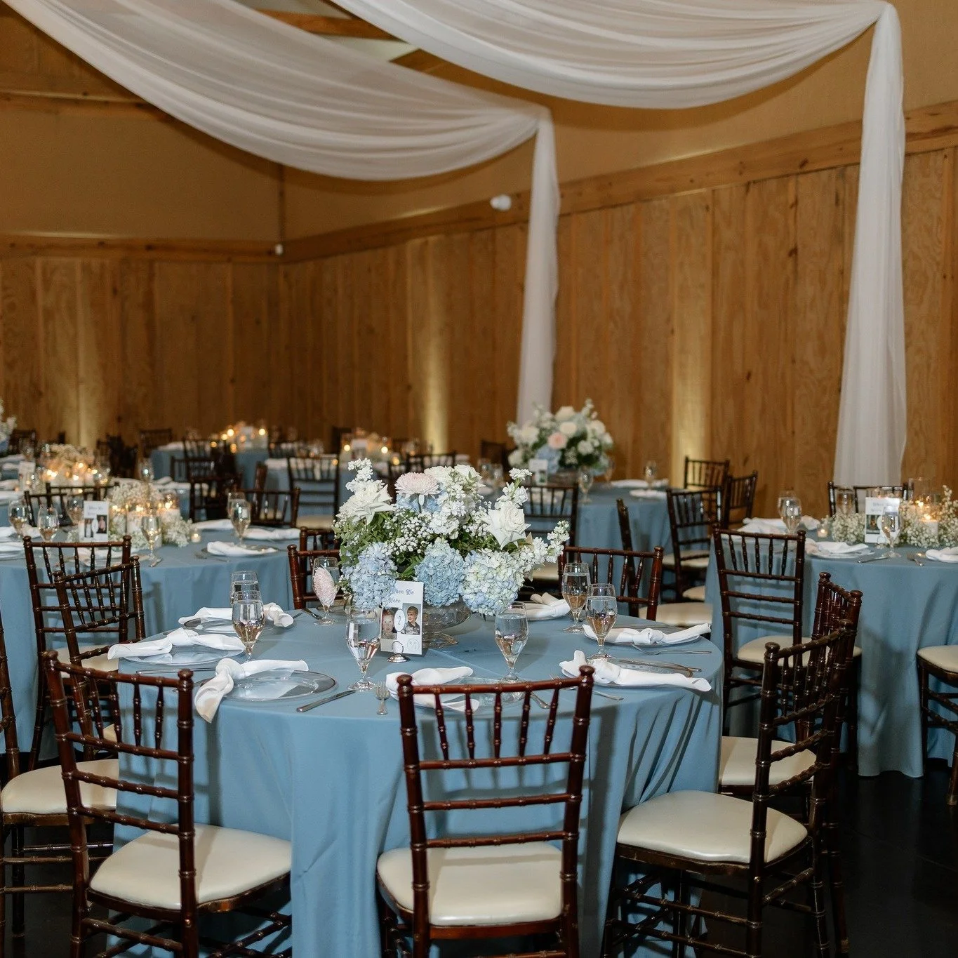 Coastal blue and crisp white are always in season for a Florida wedding. 🌊

Inspired by the colors of the coast, this reception paired soft blue linens with classic white and blue florals to create a look that felt fresh, elegant, and perfectly suit