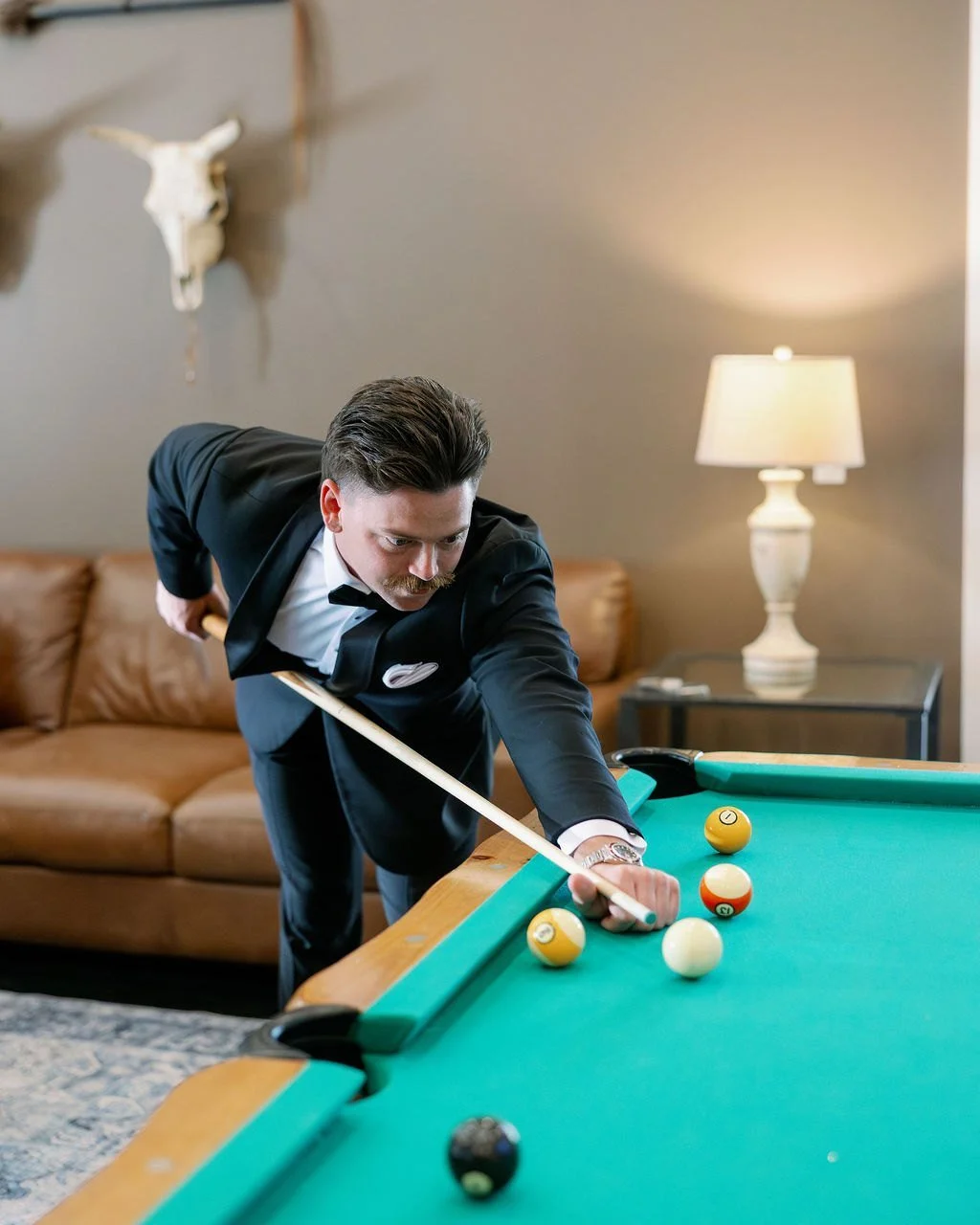 Game face: on. 🎱

Before the ceremony begins, there is time to relax, laugh with your closest friends, and enjoy a few moments together. Whether it's a friendly game of pool, sharing stories, or straightening a bow tie, the groom's suite is where so