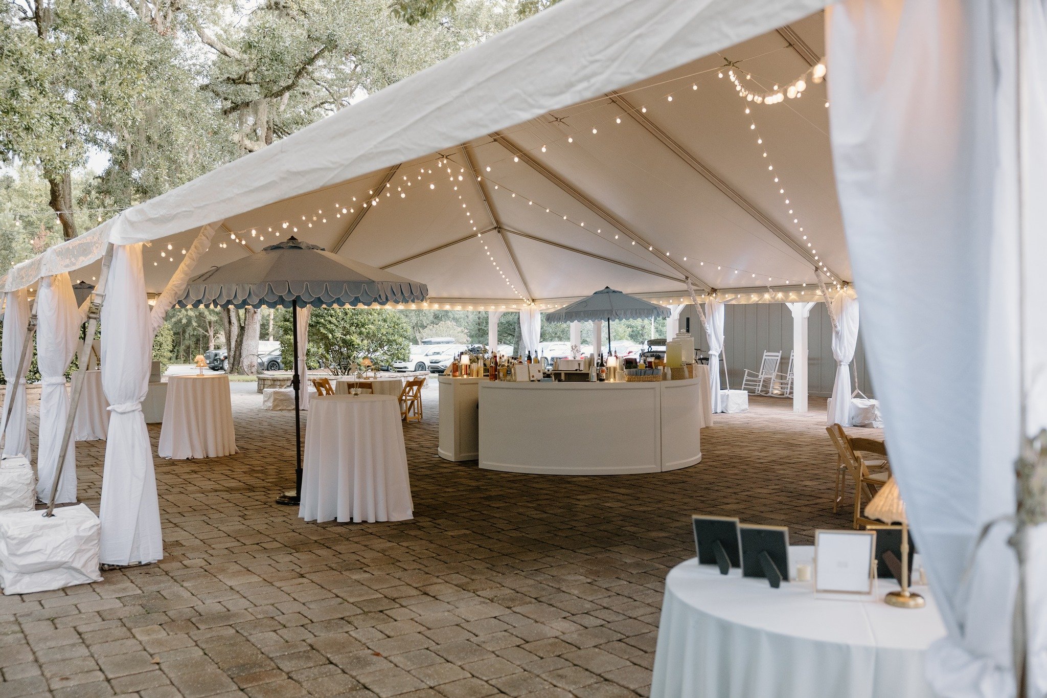 When rain threatened to ruin our bride's vision for her cocktail hour, our friends at @allabouteventjax were able to come to the rescue with a last minute tent rental! 

The statement bar from @luxepartyrentals still got its showcase in the center of