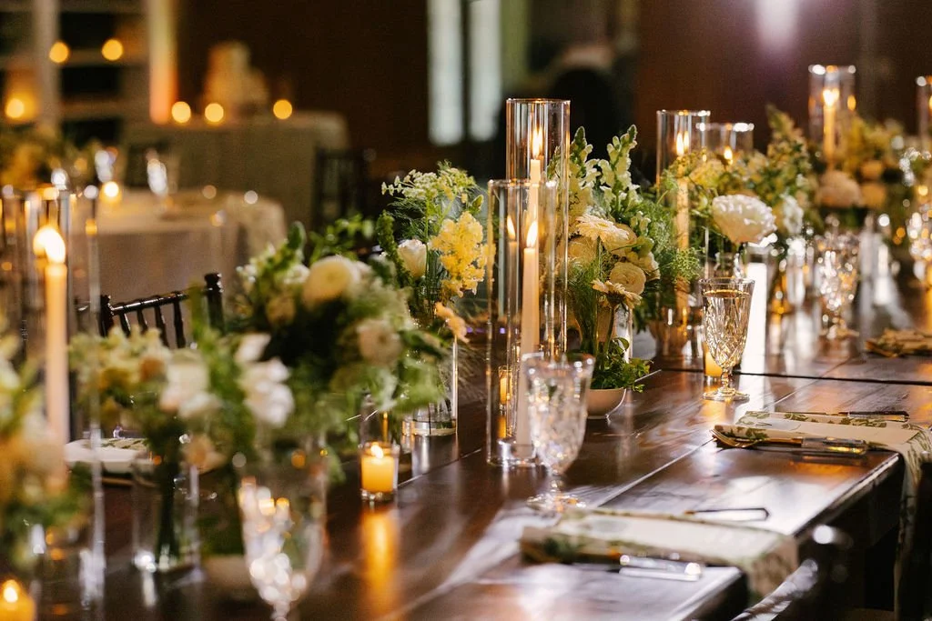 Sometimes it&rsquo;s the smallest detail that brings the whole table together. 🌿

For this June wedding, classic white tablecloths were paired with pretty patterned napkins that added just the right touch of color and personality. The subtle green p