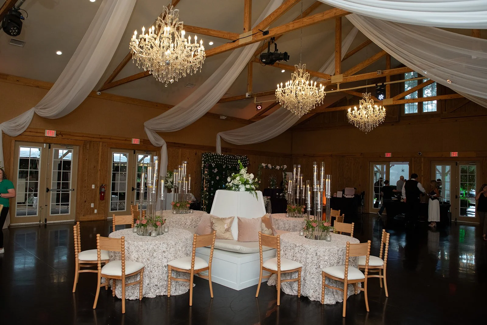 In August, Bowing Oaks was honored to host Taste of NACE, an annual showcase and fundraising event for the Northeast Florida Chapter of the National Association for Catering and Events (@neflnace).

The unique vignette in the middle of our ballroom w