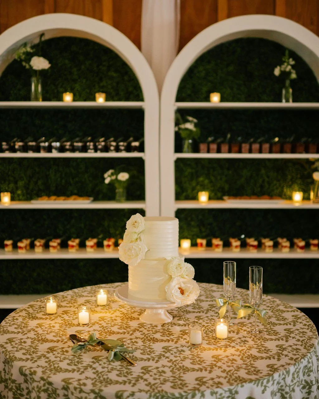 Who says the wedding cake has to be the only star of the dessert table? 🍰🤍

We love when couples get creative with their reception details, and this sweet setup is a perfect example!

Instead of a traditional dessert table, this couple rented beaut