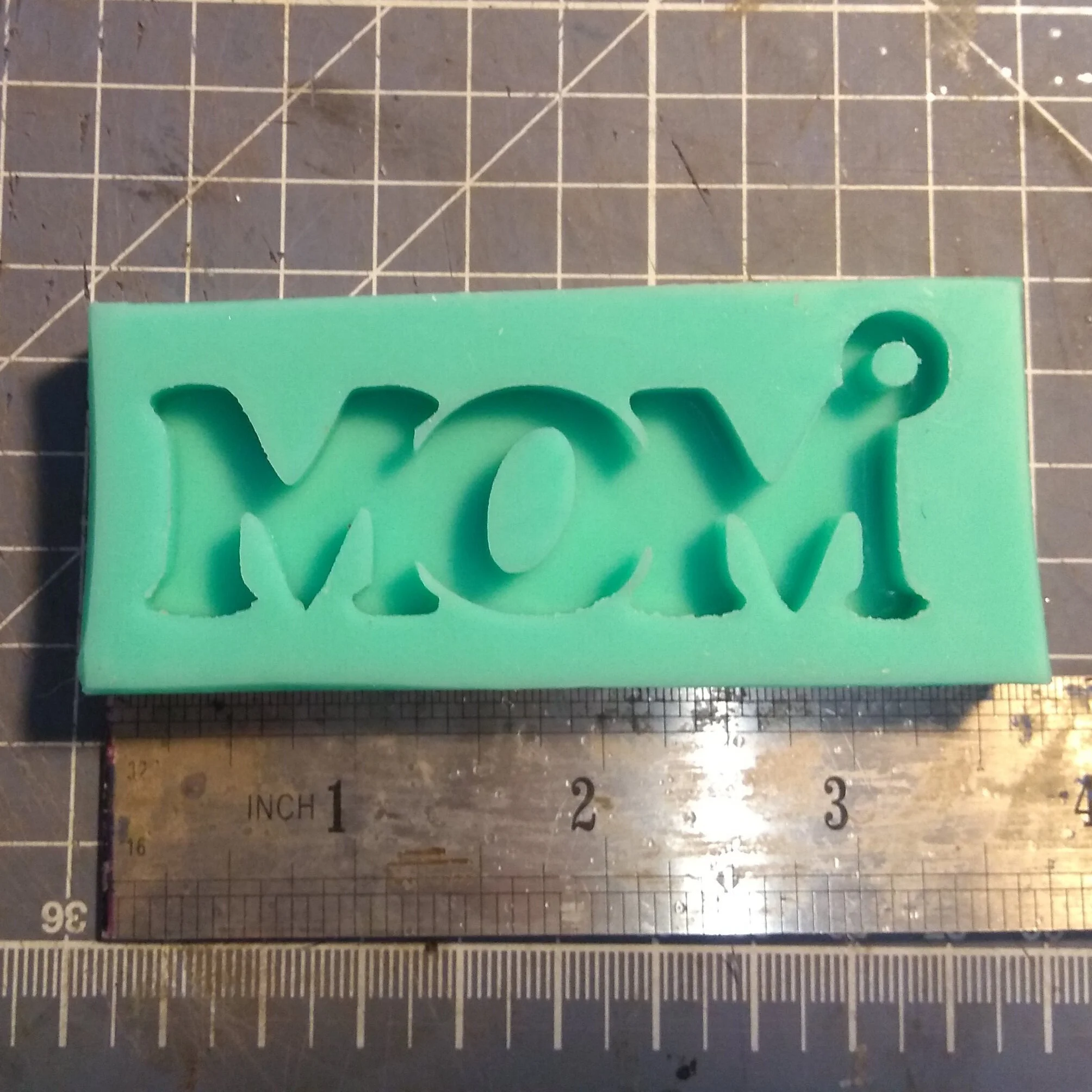 Mom KeyChain - Glossy Silicone Mold