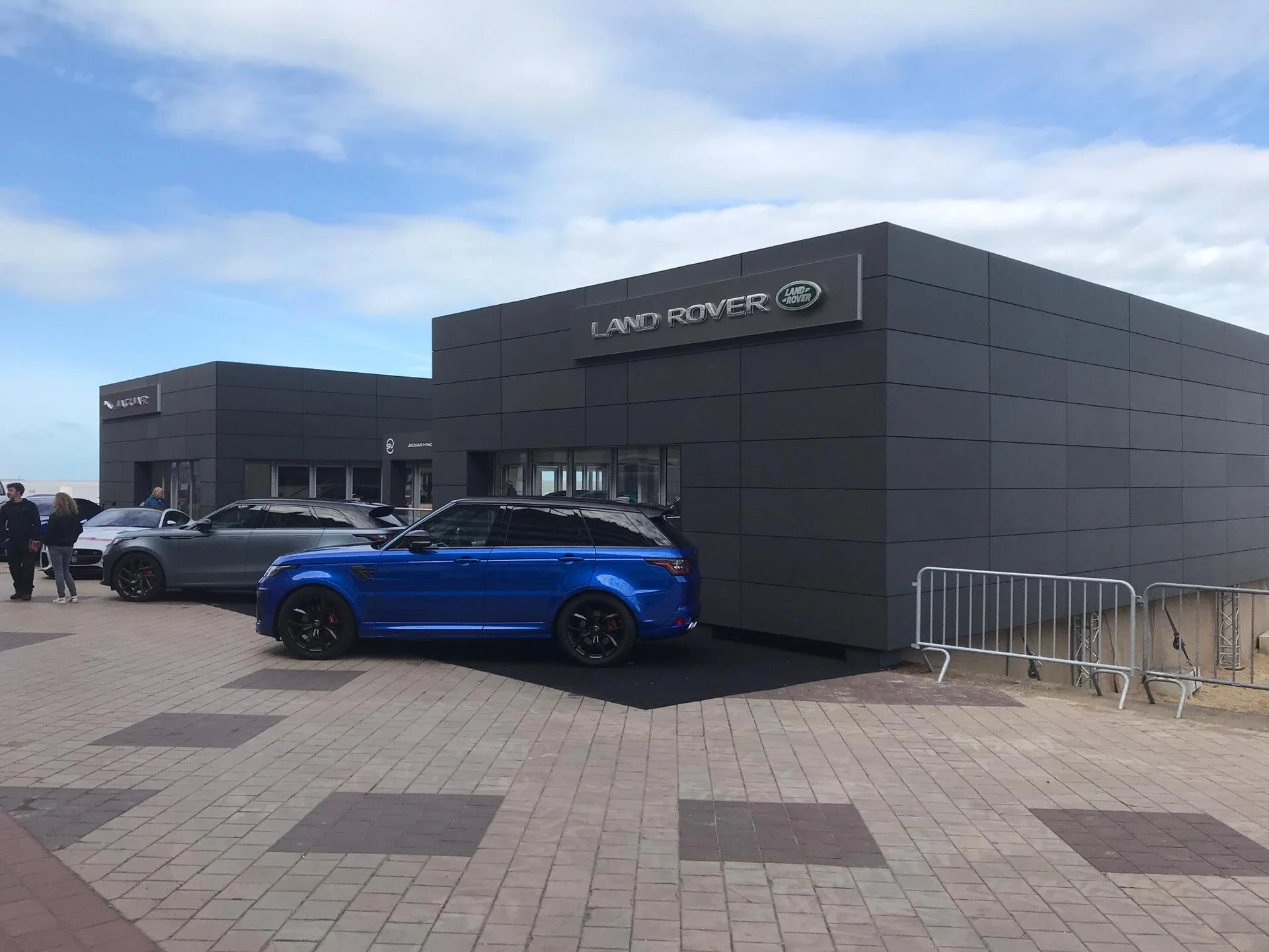11 JAGUAR - LANDROVER KNOKKE LE ZOUTE.JPG