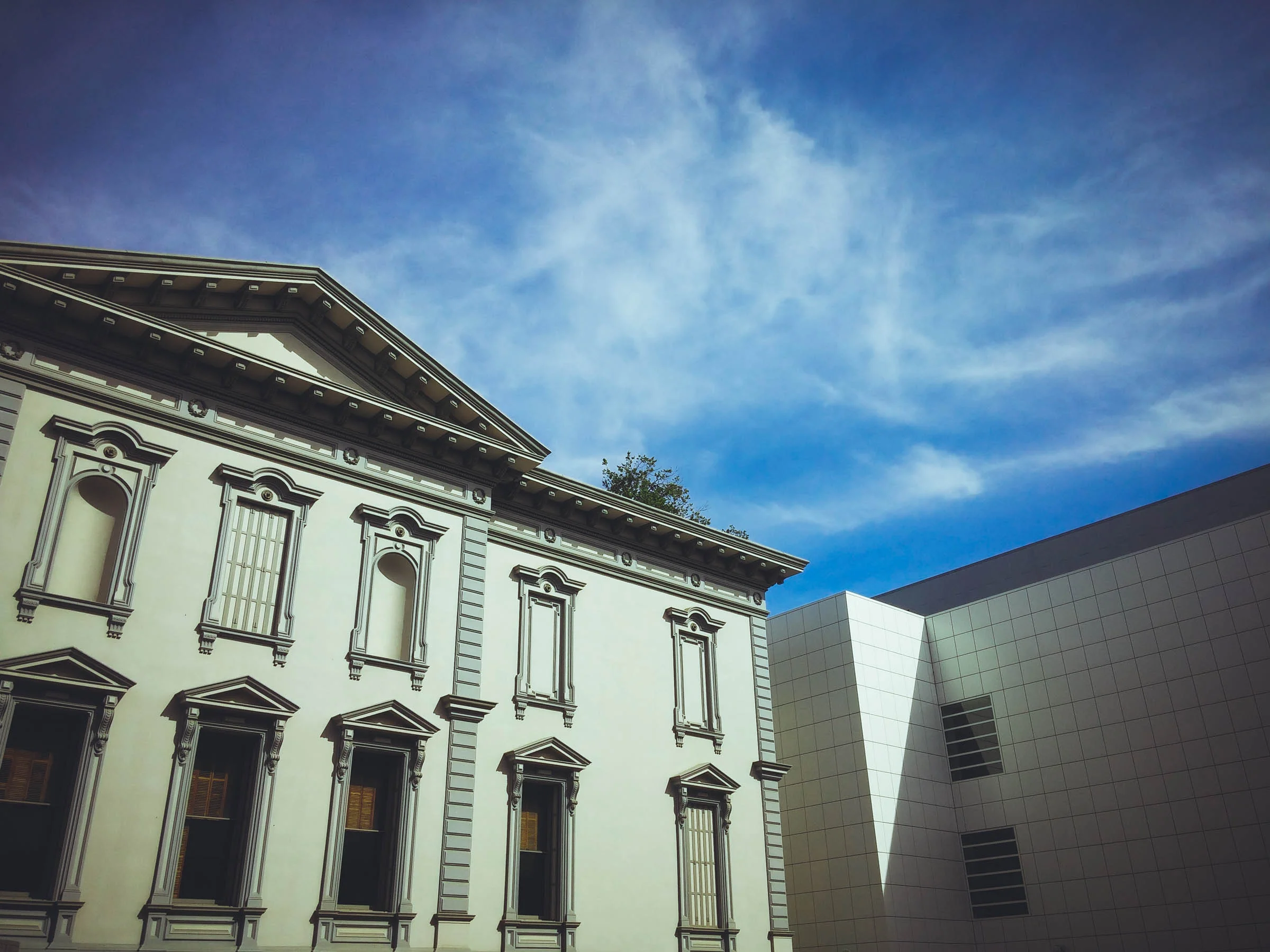 Officia deserunt mollit anim id est