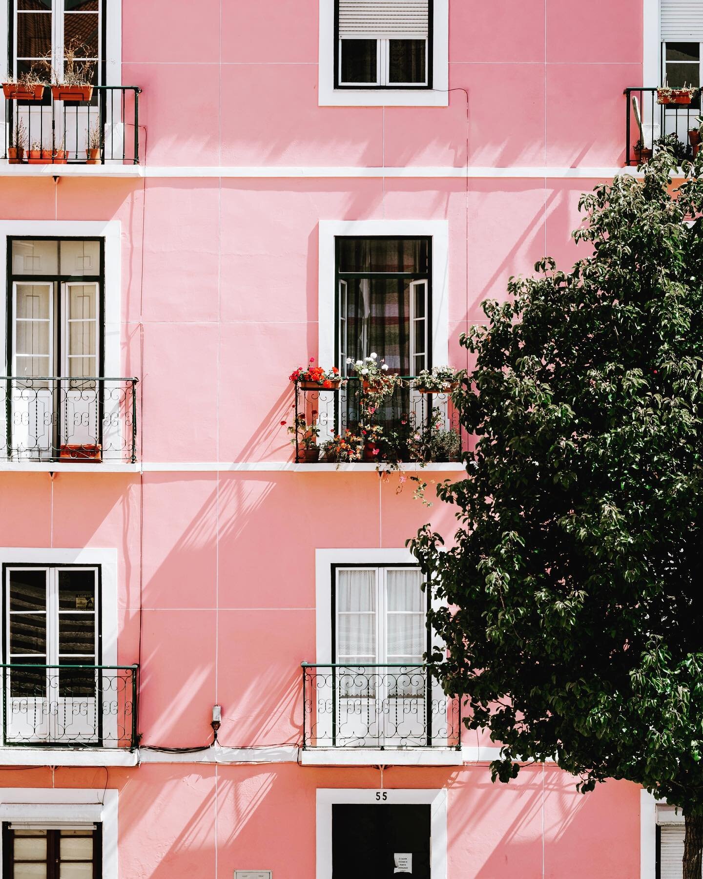 Pink-ing of travel and taking adventures. If you could go anywhere right now, where would it be? Gather elements of that dream destination into your daily life and plan your safecation at home while creating.

Welcome to #prettycreativehq.

#getaway
