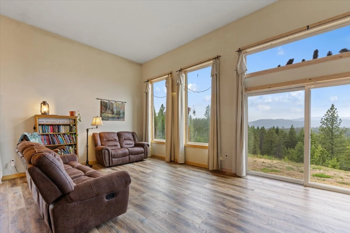 06-Living Room.jpg