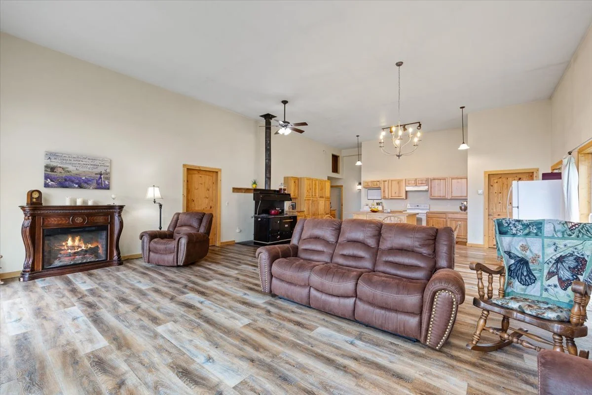 09-Living Room.jpg