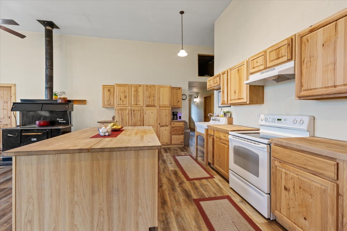 17-Kitchen.jpg