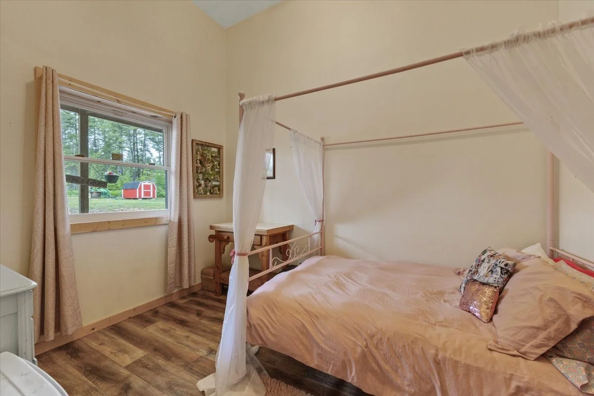 20-Bedroom.jpg