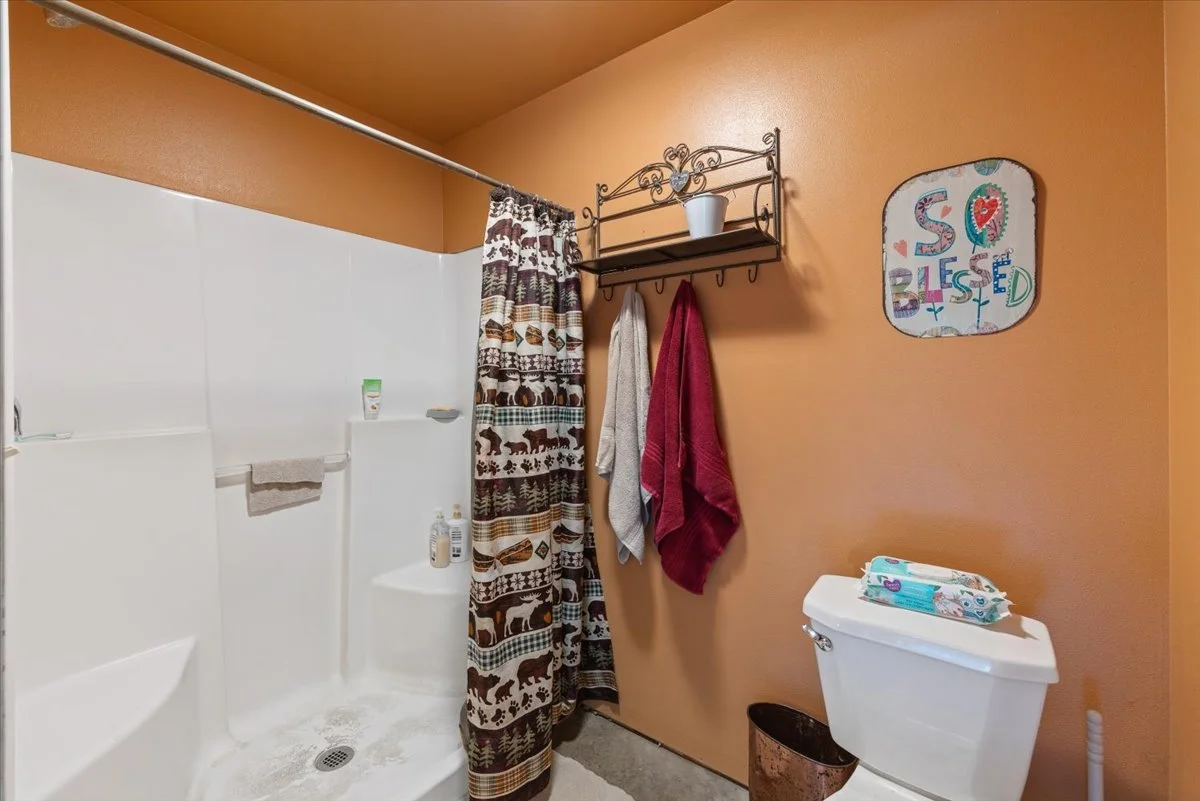 22-Bathroom.jpg