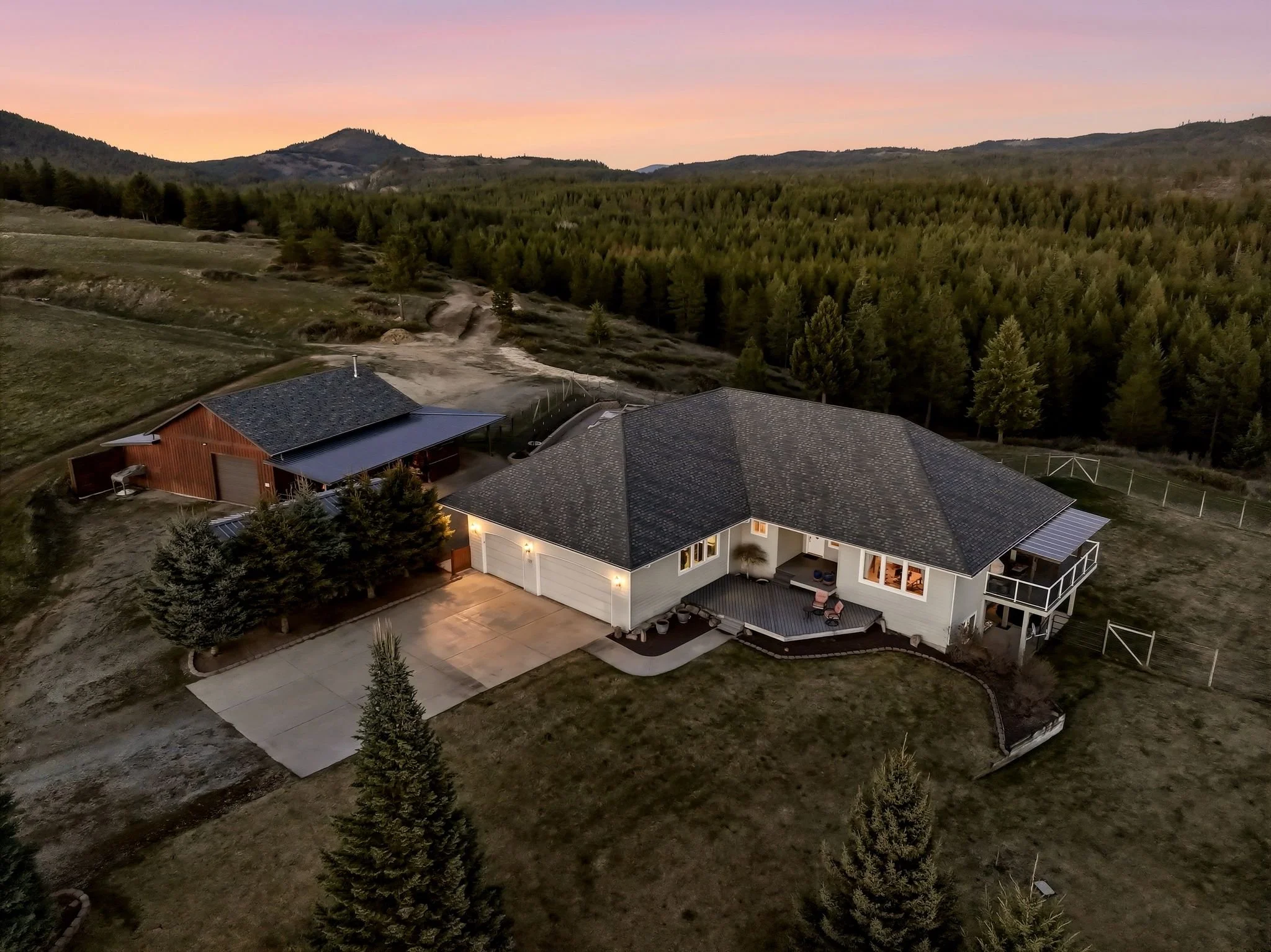 2_Inside-Media-Chain Twilight-2.JPG