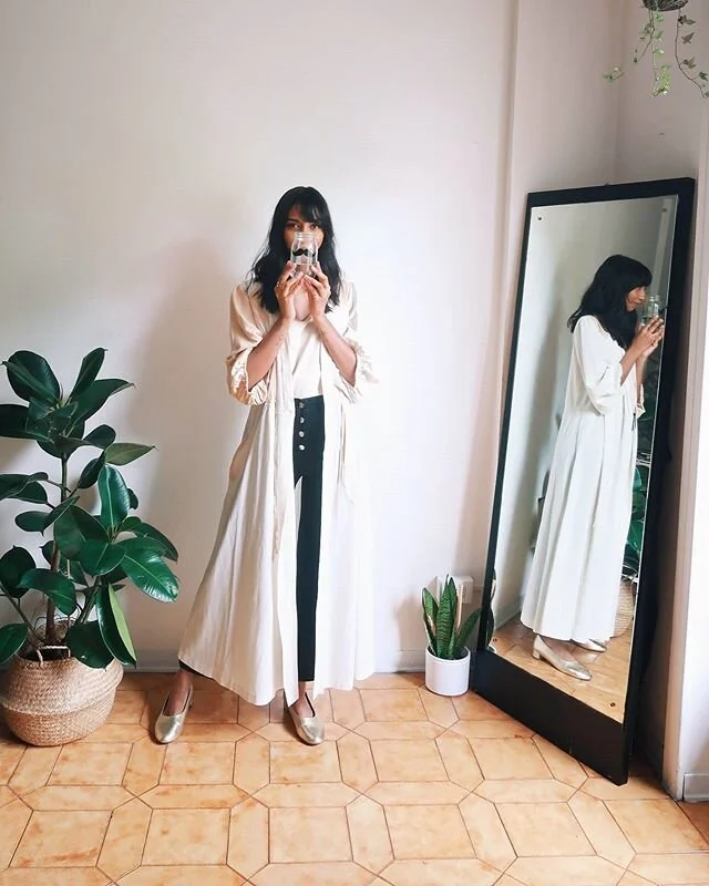 STAY HYDRATED AND CHOOSE SECOND HAND
. 
La vendita e l'acquisto di abbigliamento di seconda mano permette di circolarizzare capi altrimenti difficili da riciclare e che molto probabilmente verrebbero gettati via. Creando spreco, inquinando l'ambiente