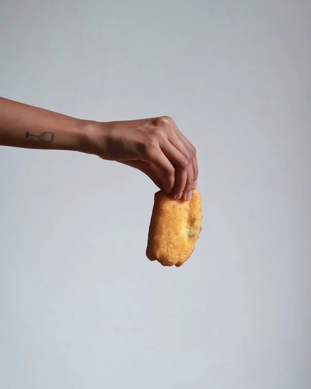 Pane fritto/ dipain frire
il pane raffermo non &egrave; mai stato cos&igrave; buono, parola dello street food mauriziano. 
Queste fettine di pane gialle, mi ricordano tanto le domeniche in famiglia, spesso mia mamma li faceva per merenda abbinati con