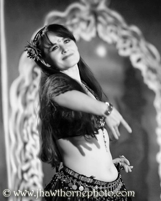 Another week, another fantastic Friday workshop! This Friday 10/8 from 5:30-6:45, we&rsquo;re joined by Jennifer Spieden for TRANSCULTURAL FUSION DANCE: NORTH AFRICAN/ARAB/AMERICAN FORMS! 

Commonly referred to in the US as &ldquo;belly dance,&rdquo;