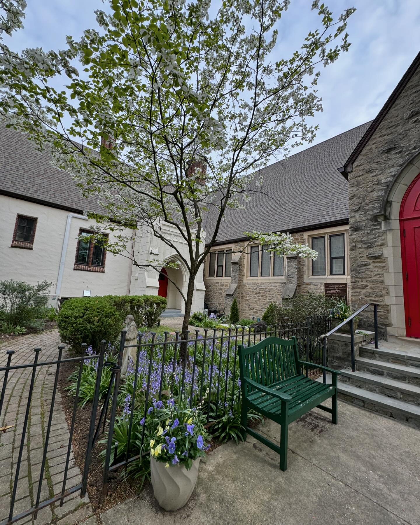 Spring has sprung at All Saints! This week our dogwoods, bluebells, and azaleas are all in bloom. 🌸 Today we had the opportunity to welcome Archdeacon Paul Scanlan, who also spoke with church members about ministry vocations during coffee hour after