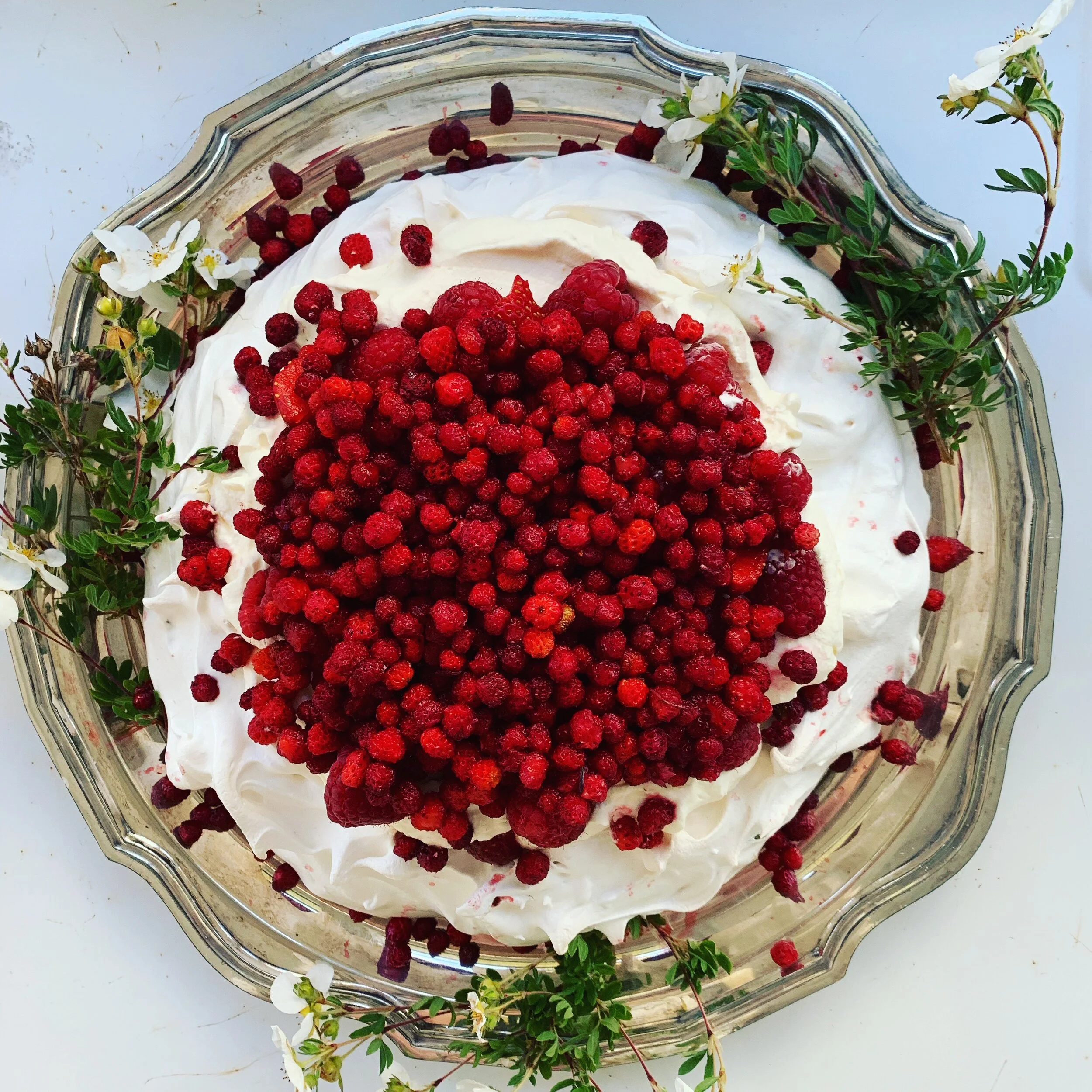 Pavlova with summer berries or peaches