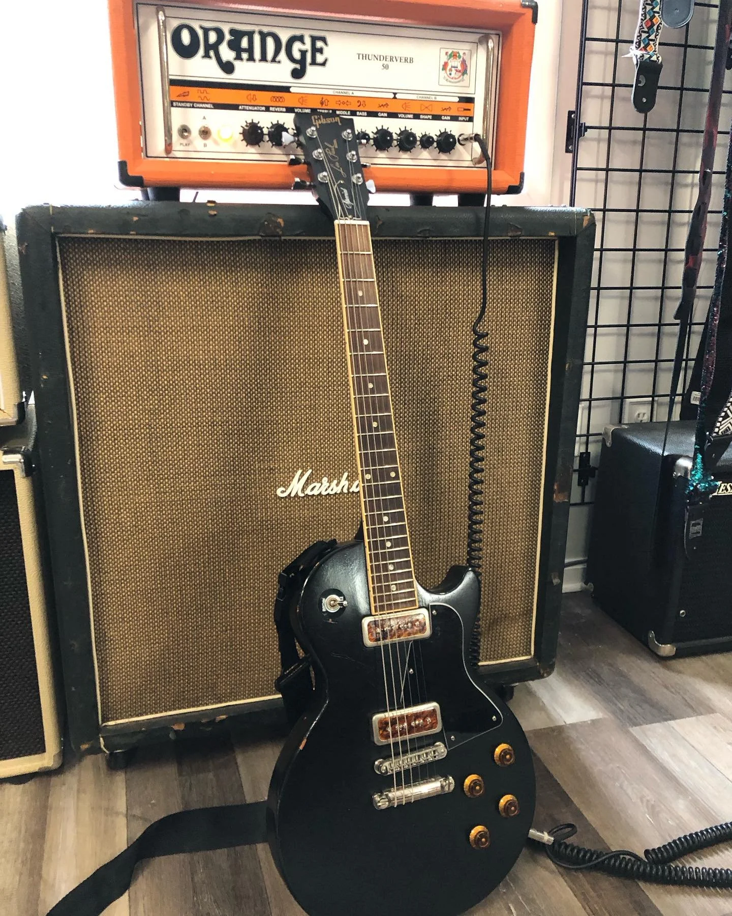 Holy Smokes.. @ian_pender 's new tortoise p-90s are INSANE ly beautiful + the sound will make you poop.

Hit us (or him) up for a set. He makes them p90 or humbucker sized p90

Go with local, duh!

#guitar #guitarp90pickup #lespaul #orangeamps #vinta