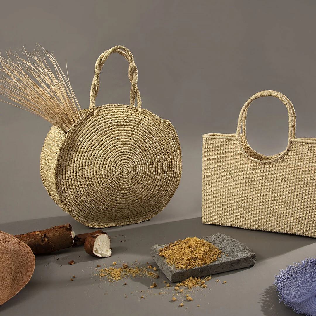 Dani Basso solo exhibition / Noel Falken editora de Moda