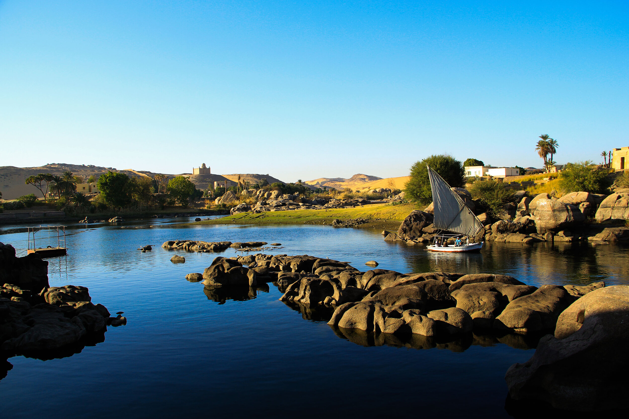 Great_view_of_the_Blue_Nile_in_the_city_of_Aswan_in_Egypt.jpg
