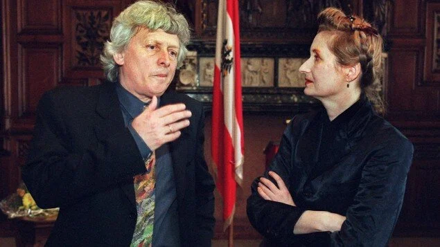 Auch Elfriede Jelinek stellte ihre Texte in der Literaturzeitschrift „manuskripte“ vor, die Alfred Kolleritsch 1960 gegründet hatte und bis zu seinem Tod herausgab. (Herbert Pfarrhofer / APA / dpa-Report)