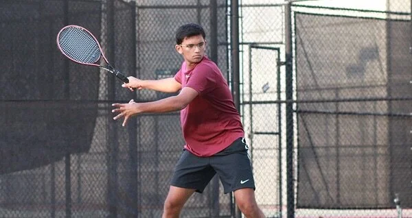 Men’s Tennis Opens Season With Split Games 1-1