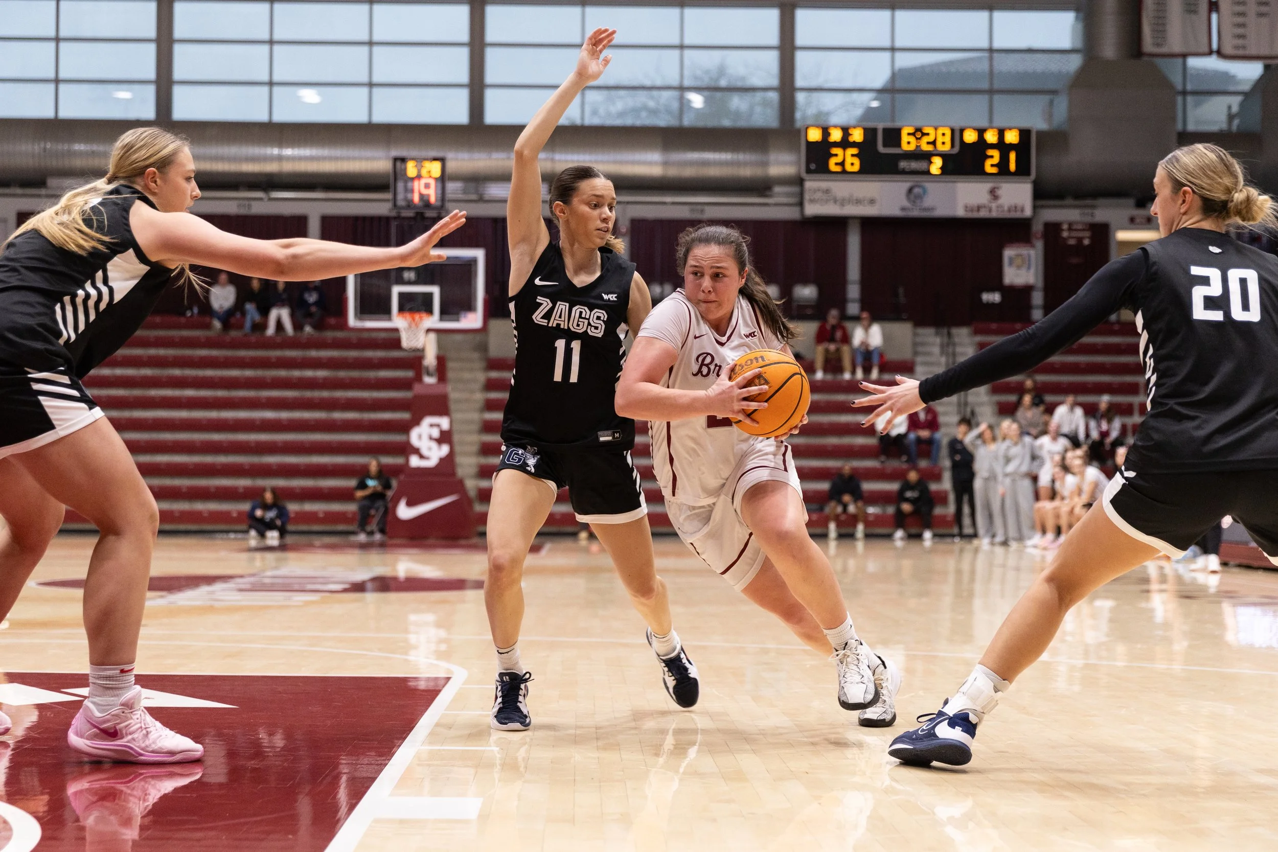 Women’s Basketball Beats Gonzaga