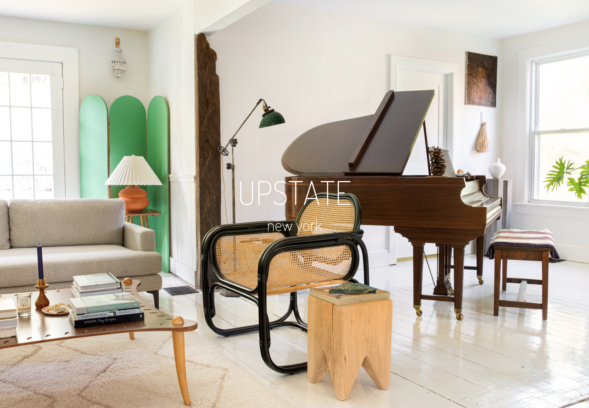 Jouets vintage piano en bois – les toiles blanches