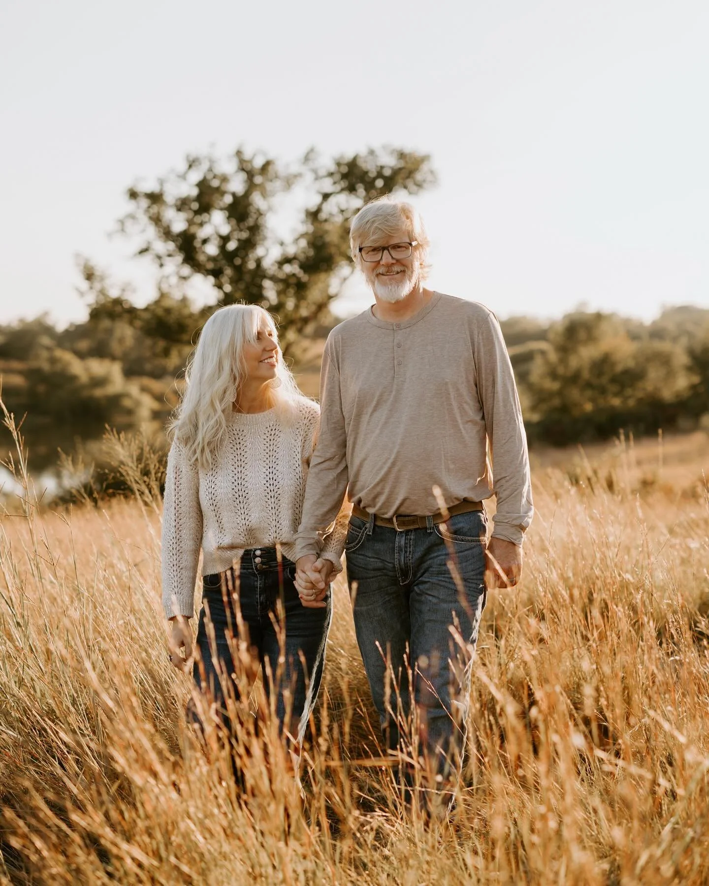 Outdoor family sessions are almost wrapped for the season, and my heart (and editing queue 😅) are so full. Grateful for every family, every golden hour, and every giggle we captured. 💛🍂
