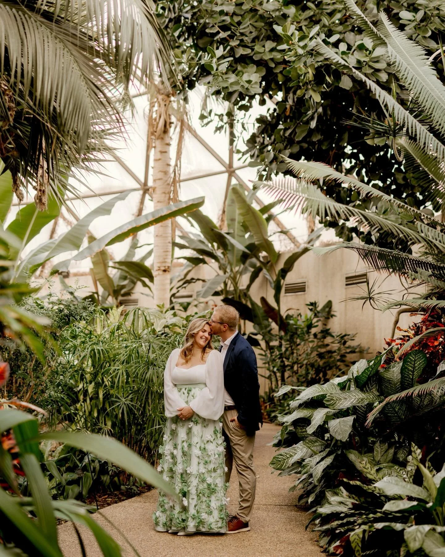 Spending an afternoon with Kayla and Joe at the Botanical Garden was unbeleafable 🌿💕💍