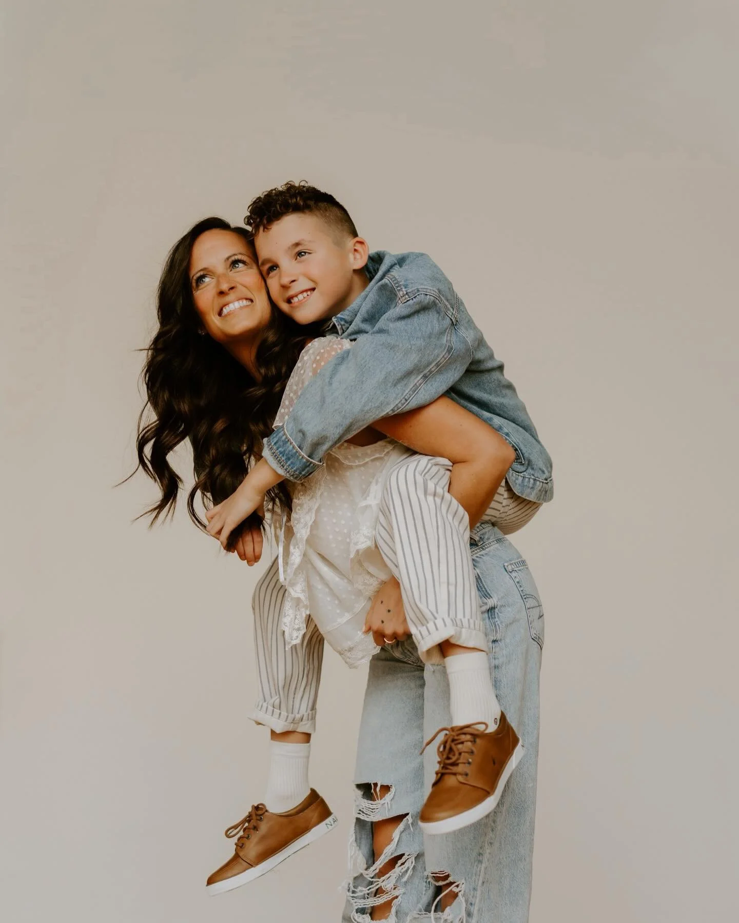 Mother/son or besties? I can&rsquo;t tell! Just another amazing shoot with Jordan &amp; Milo ✨

Peep the new draped backdrop @cedarandfawncollective
