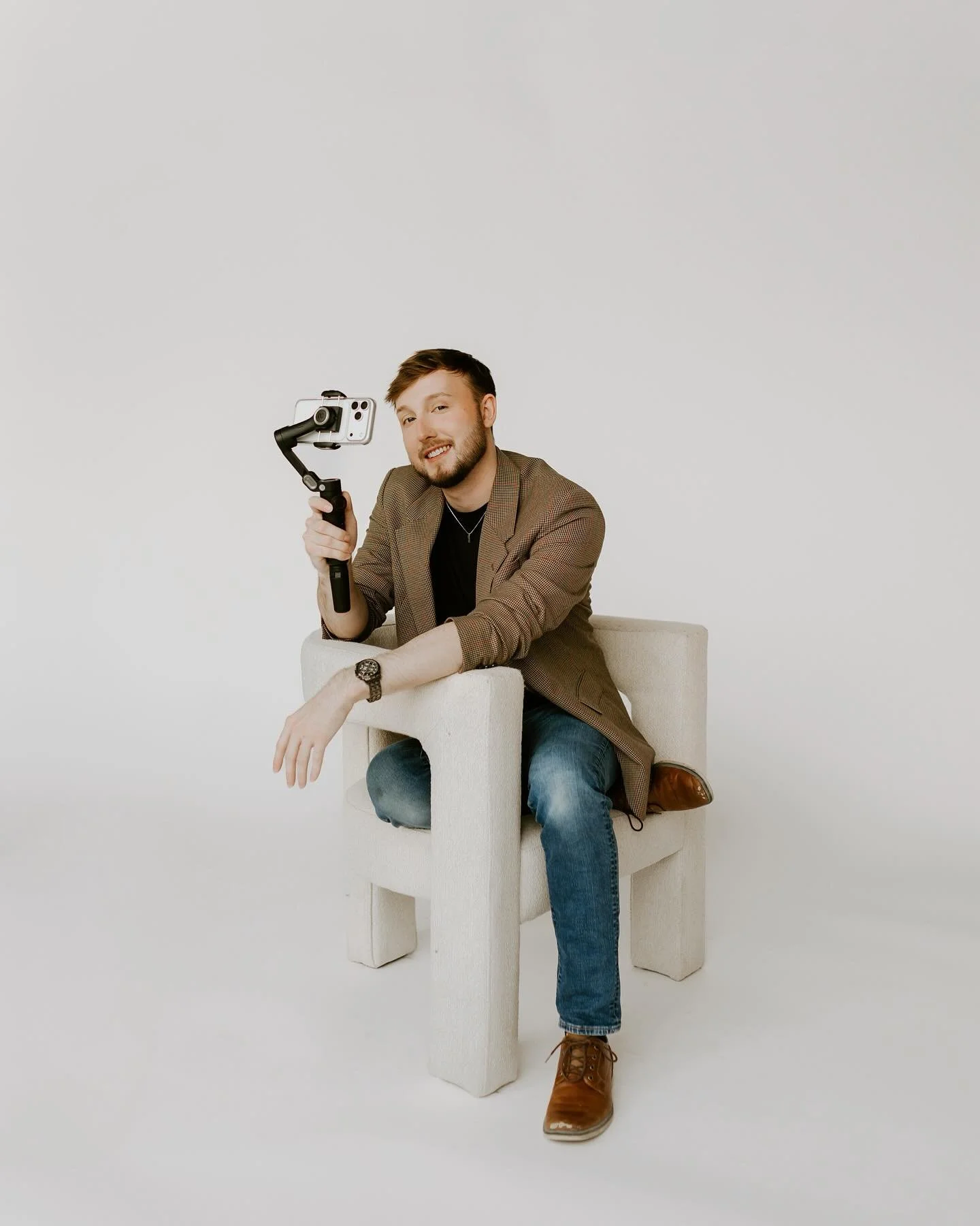 My friend Will just launched his own creative media studio and I got to capture some killer headshots and branding materials for him 📷✨🤳🏻✨🎬✨💻

What does he do? Strategy. Filming. Editing. Posting.

If you or anyone you know with a business needs