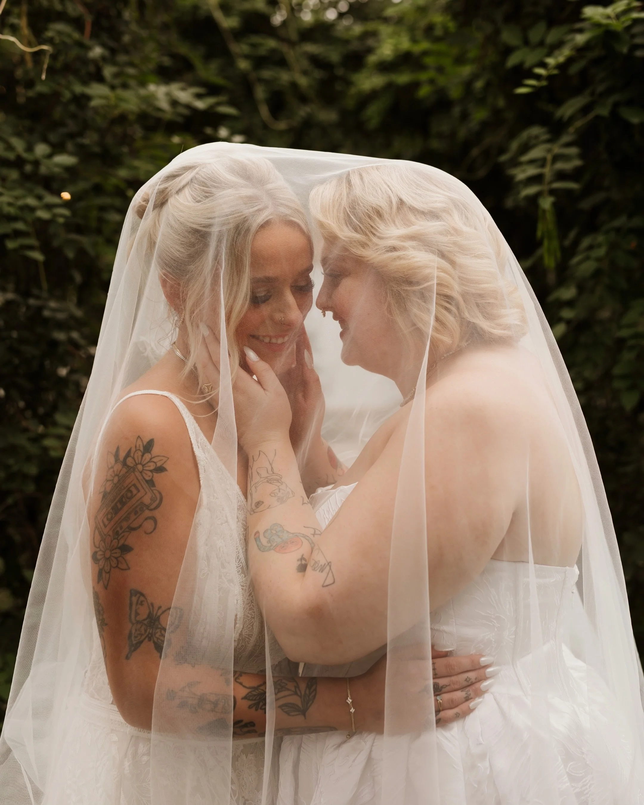 THE KNOXES ✨

Friday was a dreammmmmm at Carriage House getting Katie and Bailei married. It&rsquo;s been such a joy getting to know these two over the year+ &hellip; 

Sad that it&rsquo;s over, happy that it happened. Congrats my whimsy queens!