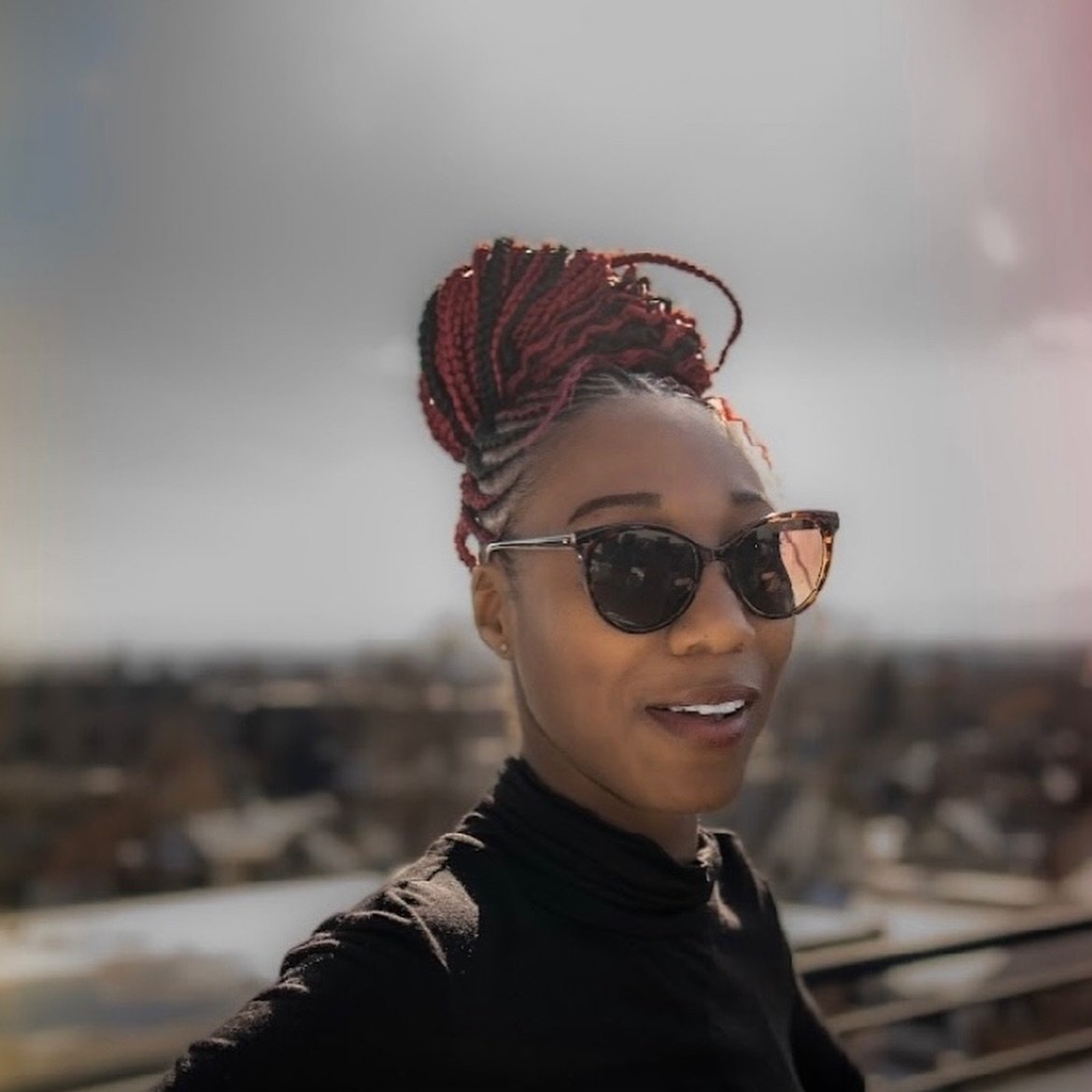 Reader line up fire continues for our Body Edition this Sat Nov 16 @townhallcollaborative - doors at 7 show at 8! 🔥🔥🔥

Introducing La Shae Elise! 

La Shae Elise writes all kinds of stuff. Sometimes she&rsquo;s into performative pieces as she&rsqu