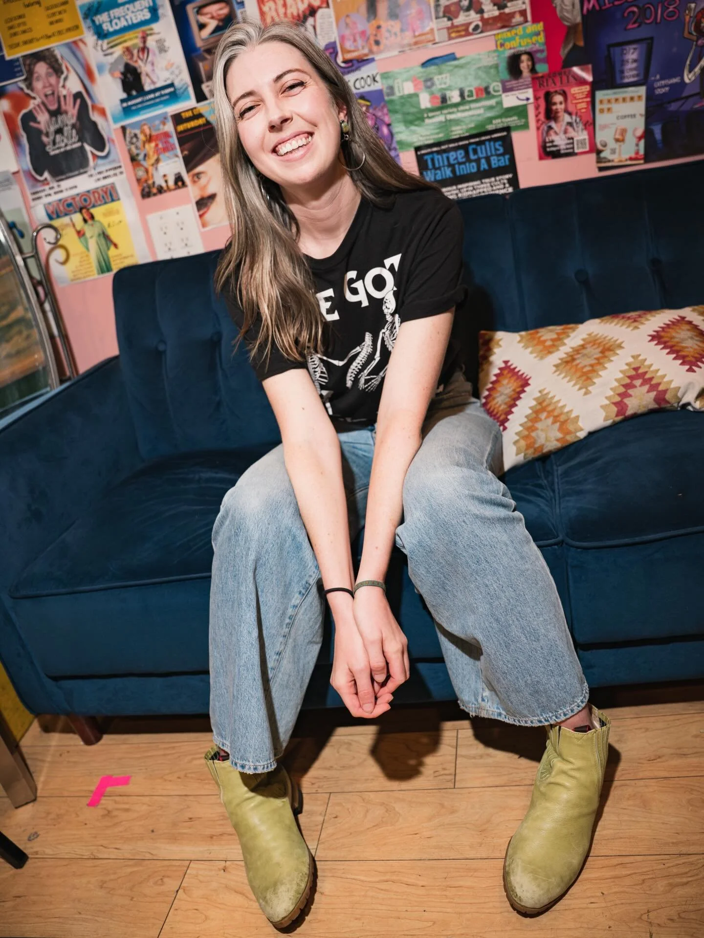 Unsent Holiday Show Reader Line Up Reveal 🎤🙌🏽

Introducing Michelle Murphy! @meeshoffleash 

Michelle is a LA based comic and storyteller back in her hometown of Denver Colorado for this show! Featured on The Moth podcast and in their New York Tim